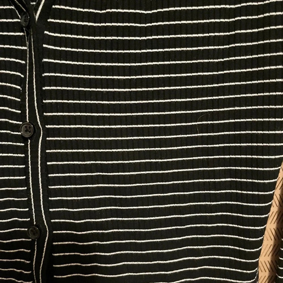 WHO WHAT WEAR~ BLACK STRIPED CARDIGAN ~ SM - Picture 4 of 6